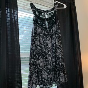 Lace sleeveless shirt
